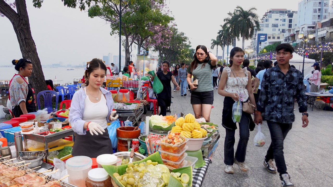 Amazing CAMBODIAN Street Food 2026   Walking Tour in Riverside Night Food Market, Phnom Penh