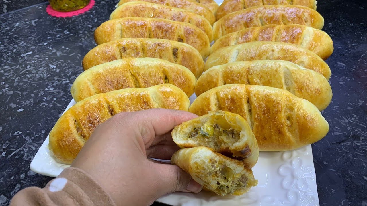 خليهم عندك قريب تحتاجيهم ميني باگيط بحشوة غزاالة مع السر لي يخلي الكفتة رطبة وفتية بعجين رائع جدا