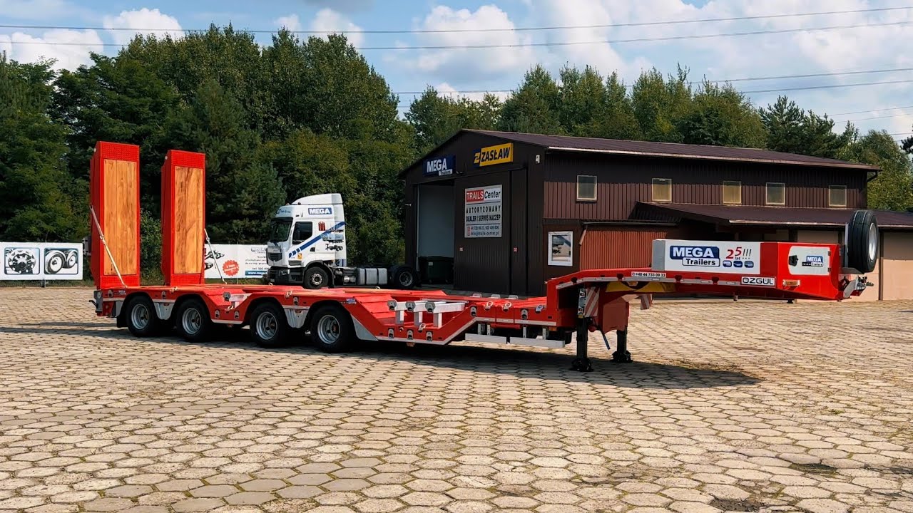 Naczepa niskopodwoziowa 4 osiowa, z najazdami hydraulicznymi, zagłębieniami na koła i rozciągiem.