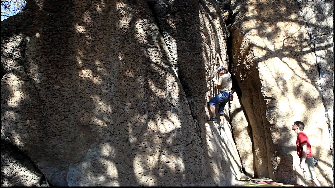 V2 at the Bachar Boulder