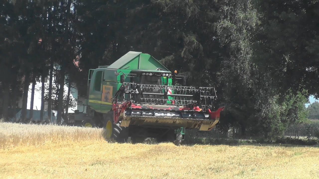 Weizen  Dreschen mit John Deere der neuersten Generation in der Region Weststeiermark