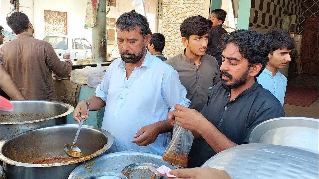 Famous Rewari Channay Nashta Of Multan | Street Food