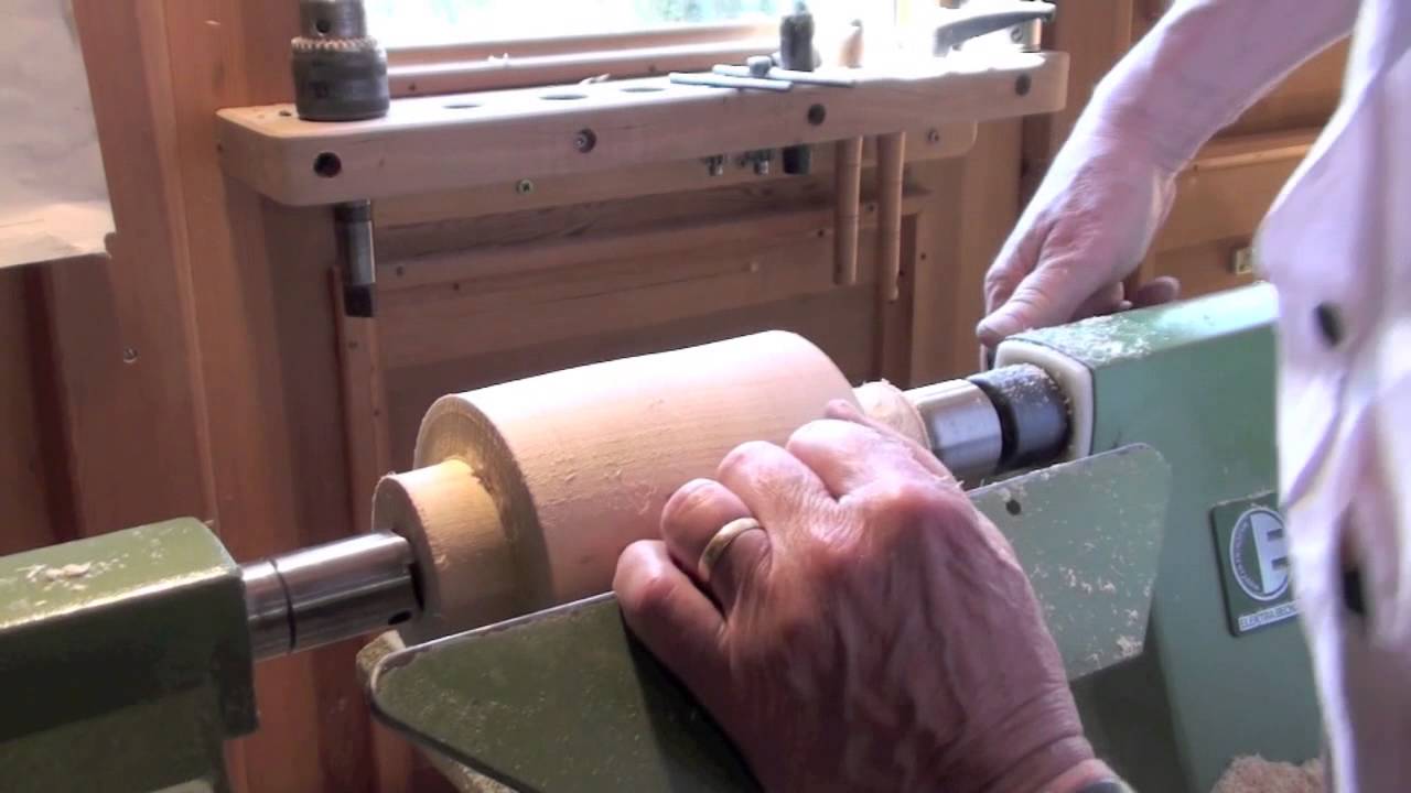 Drechseln von Handpuppenköpfen