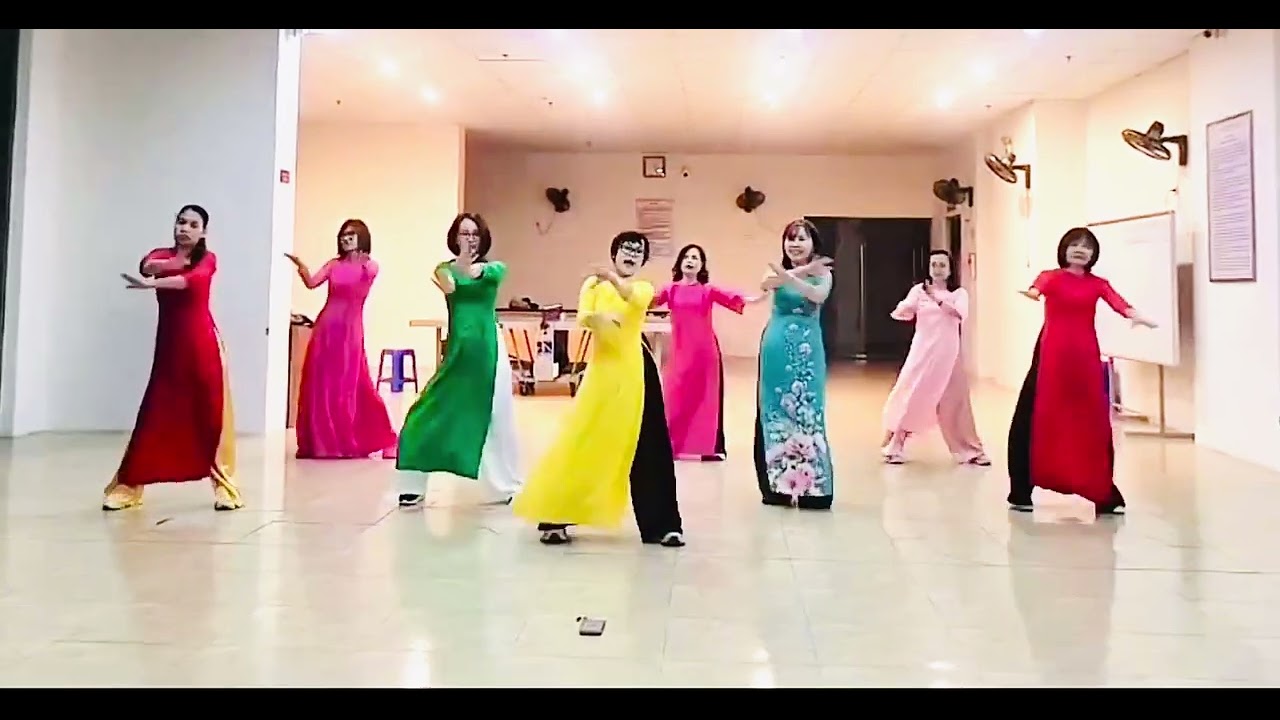 Nhảy happy new year☘️