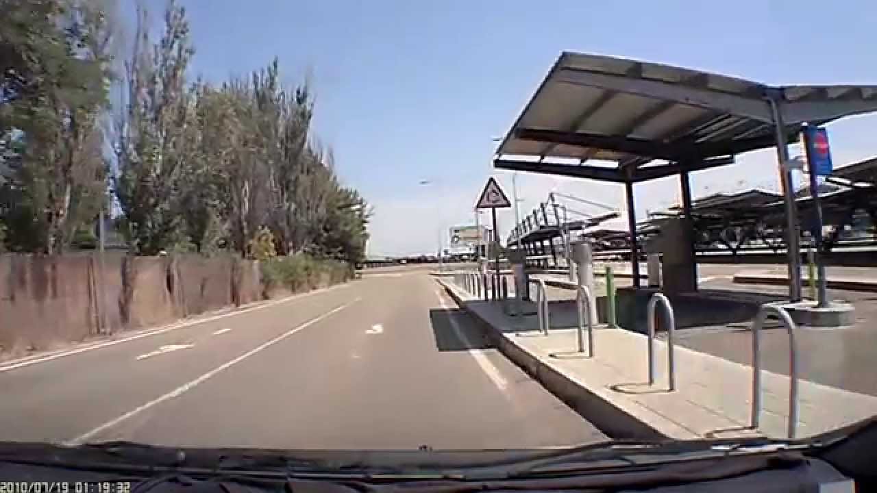Intentando aparcar gratis en el aeropuerto de Zaragoza sin conseguirlo 1