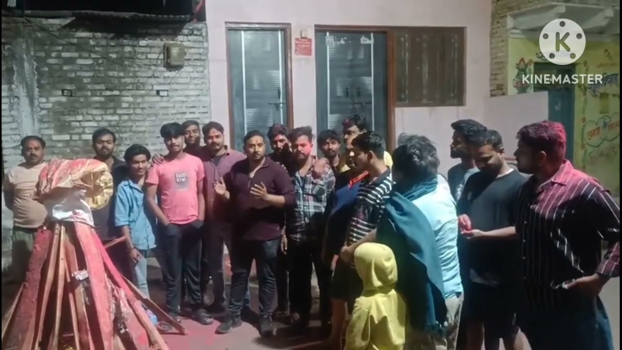 मंसूरी मोहल्ला नागौद में मुस्लिम भाई हुए होलिका दहन कार्यक्रम में सामिल।