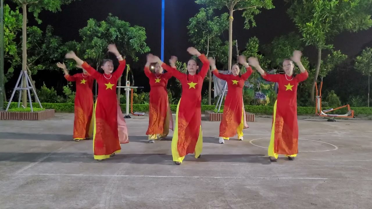 Việt Nam ta nắm tay nhau