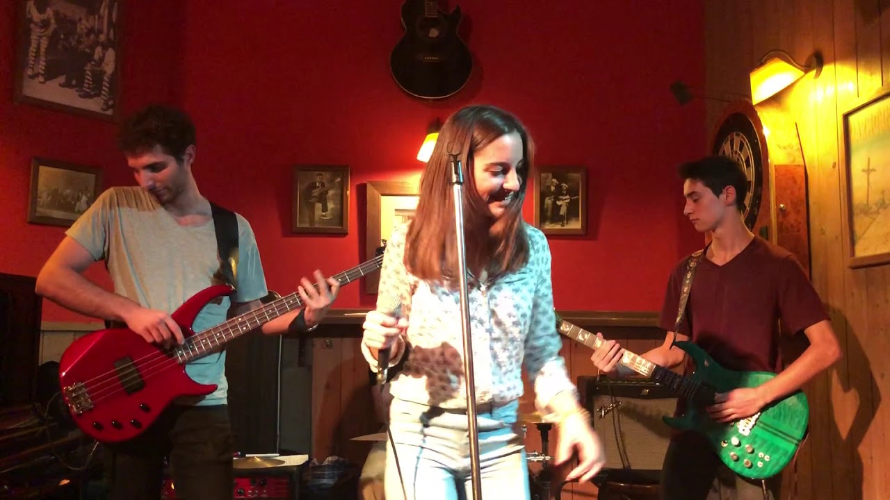 Abril Saurí on The Blue Ride - Stray Cat Strut (Stray Cats)