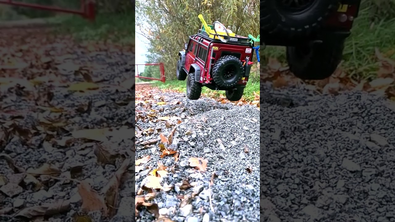 Traxxas land rover defender jumps over a mound of gravel #traxxas #landrover #defender #crawler #rc
