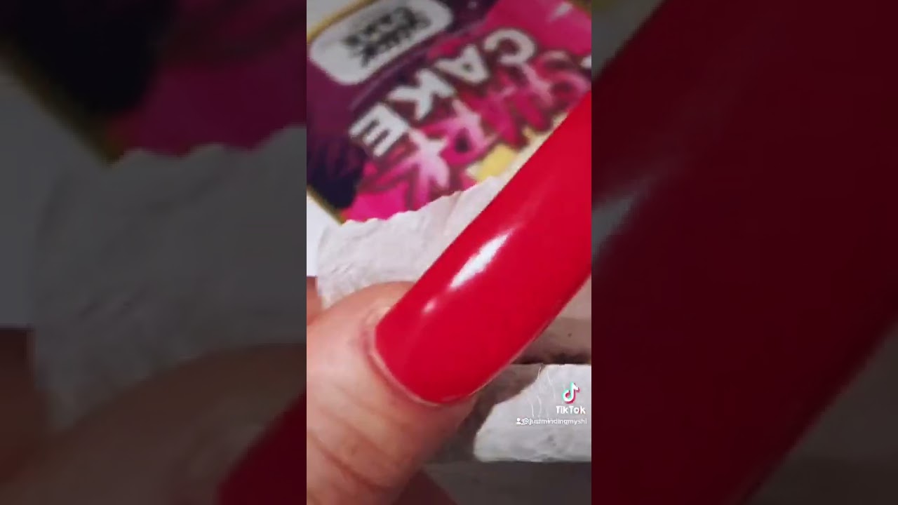 How I roll up with long nails🍃