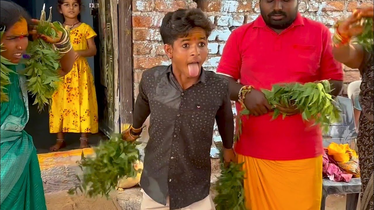 yellamma dandakam || yellamma sigam ||చిన్న బాలుని కి ఎల్లమ్మ సిగం వచ్చింది
