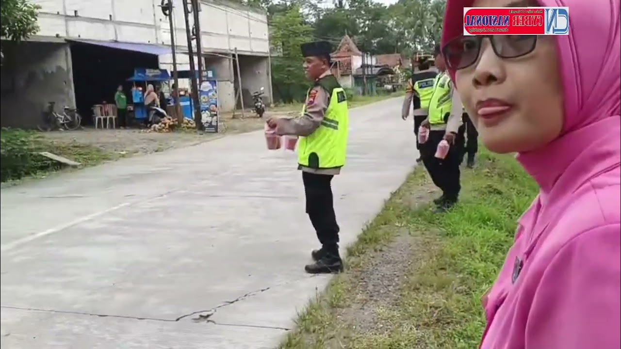 MENUAI BERKAH RAMADAN, POLSEK ADIMULYO BAGIKAN RATUSAN PAKET TAKJIL KEPADA MASYARAKAT