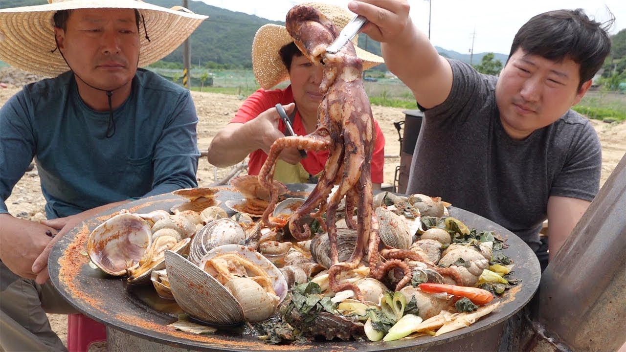 문어,전복,조개 등 각종 해물 넣어 [[해물탕(Spicy Seafood Stew)]] 요리&먹방!! - Mukbang eating show