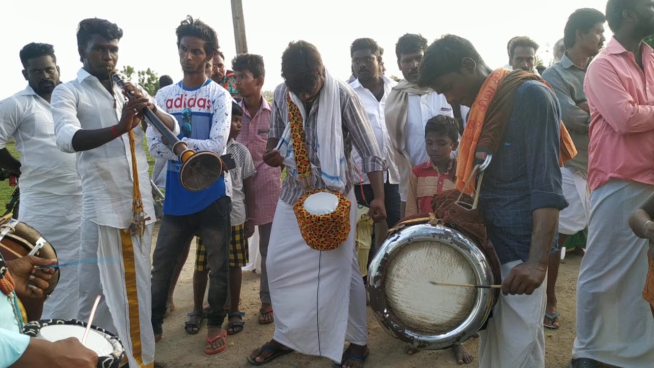 இது போன்ற மேளம் எங்கேயும் பார்த்து இருக்க முடியுமா....