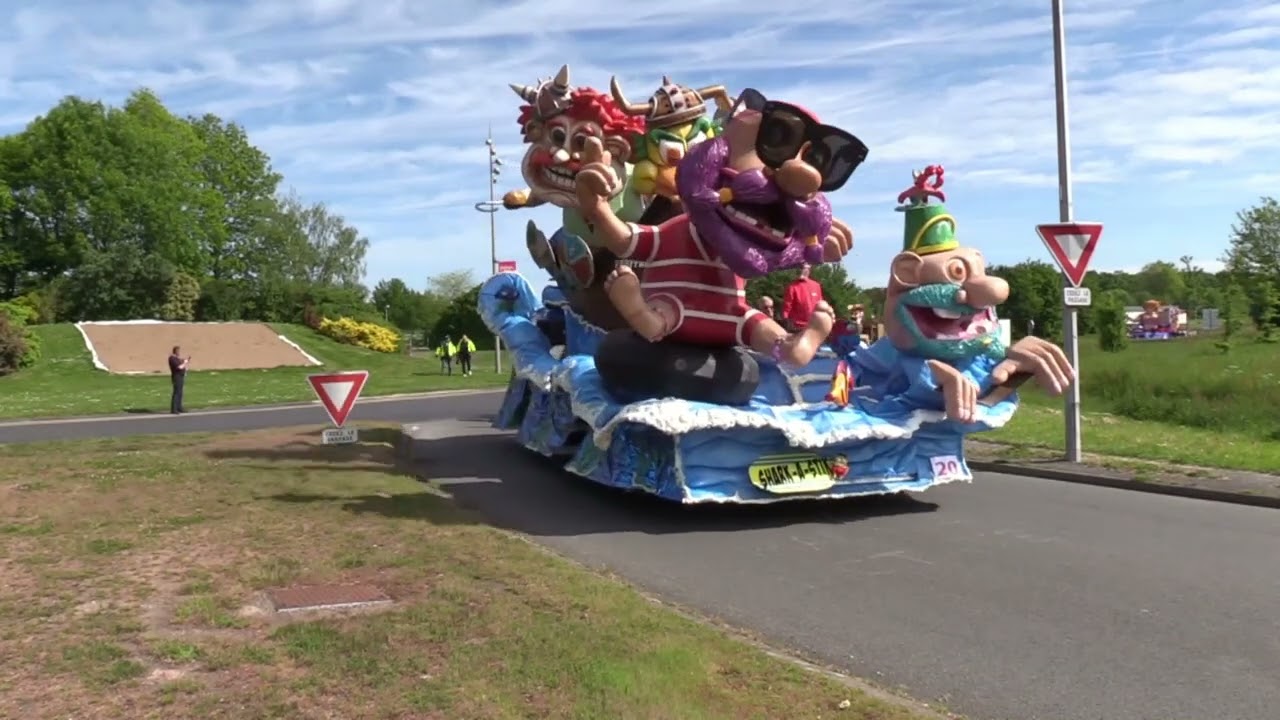 Défilé de jour du Carnaval de Cholet - 01 mai 2022