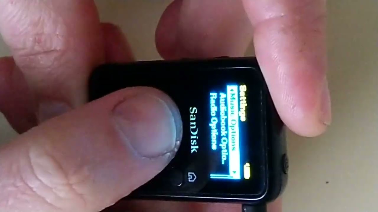 Vintage stuff I still use in year 2023: Sansa Clip+ pocket mp3 and FM radio