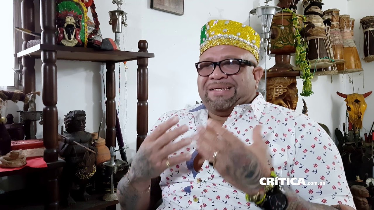 Babalawo revela secretos a Crítica