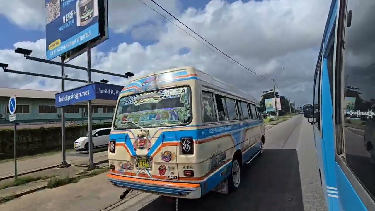 Улицы Парамарибо: на автобусе -1-. Доктор Софи Редмондстраат... #парамарибо #суринам