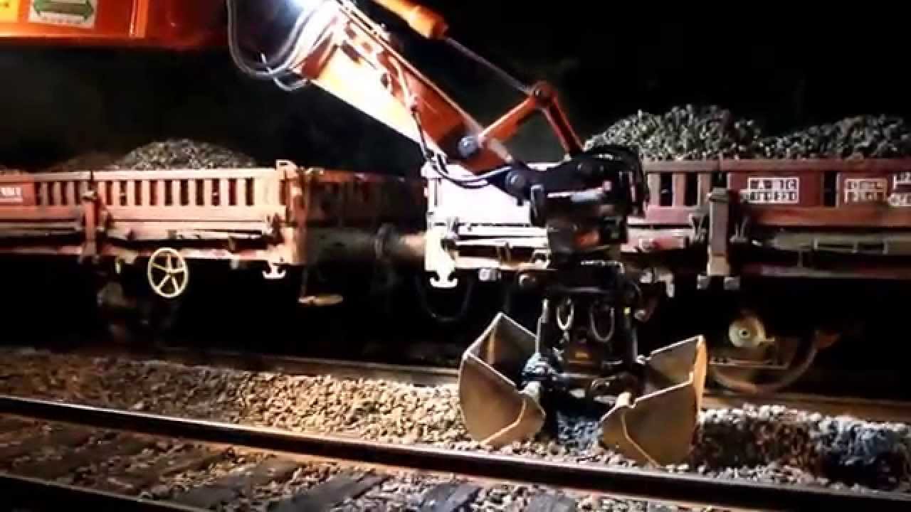 Tiltrotator on Road-Rail Excavator / Tiltrotator an Zweiwege-Bagger