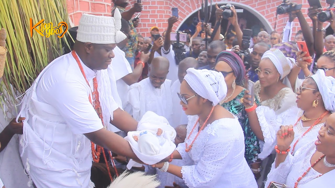 OONI WELCOMES HIS SON, PRINCE TADENIKAWO, AND HIS WIFE OLORI NAOMI  INTO THE PALACE