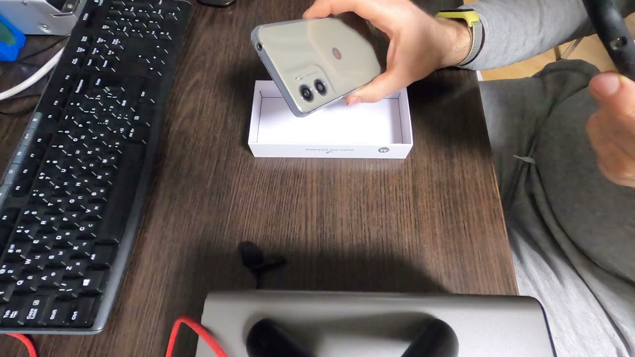 Що всередині цієї коробки? Розпаковка Moto G06 Power в 4k