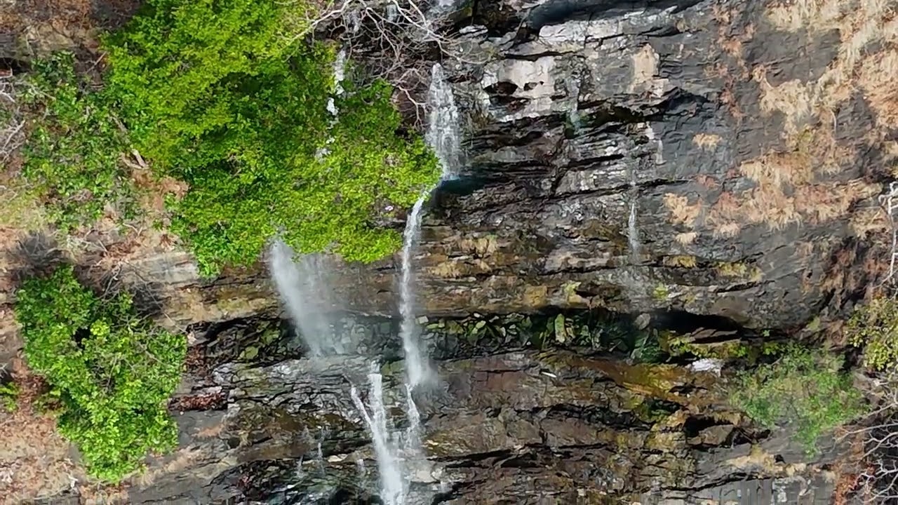 Fall of a gorge