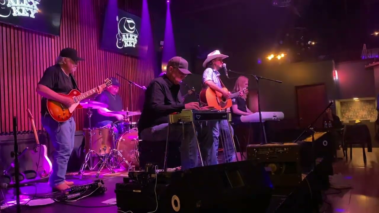 Alex Key sings &ldquo;Trouble&rdquo; by Travis Tritt at Black Swan Bar and Grill in Hilliard, OH