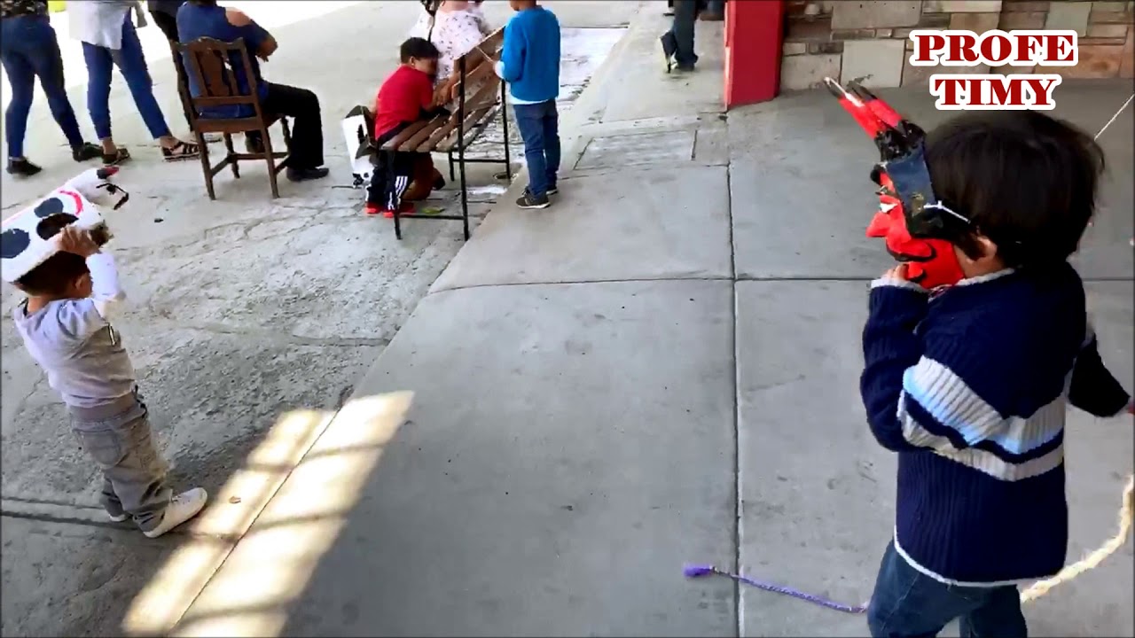 Los Niños juegan al Torito en Romita, Gto.
