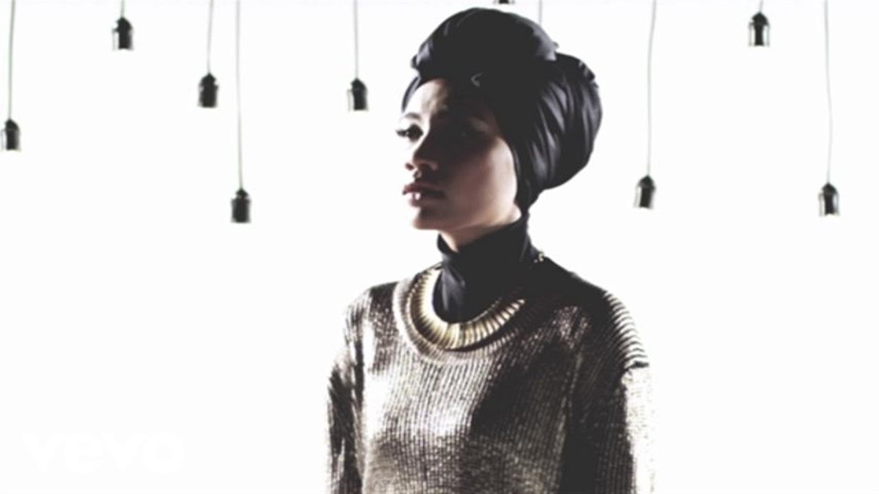 Yuna - Falling (US Version)