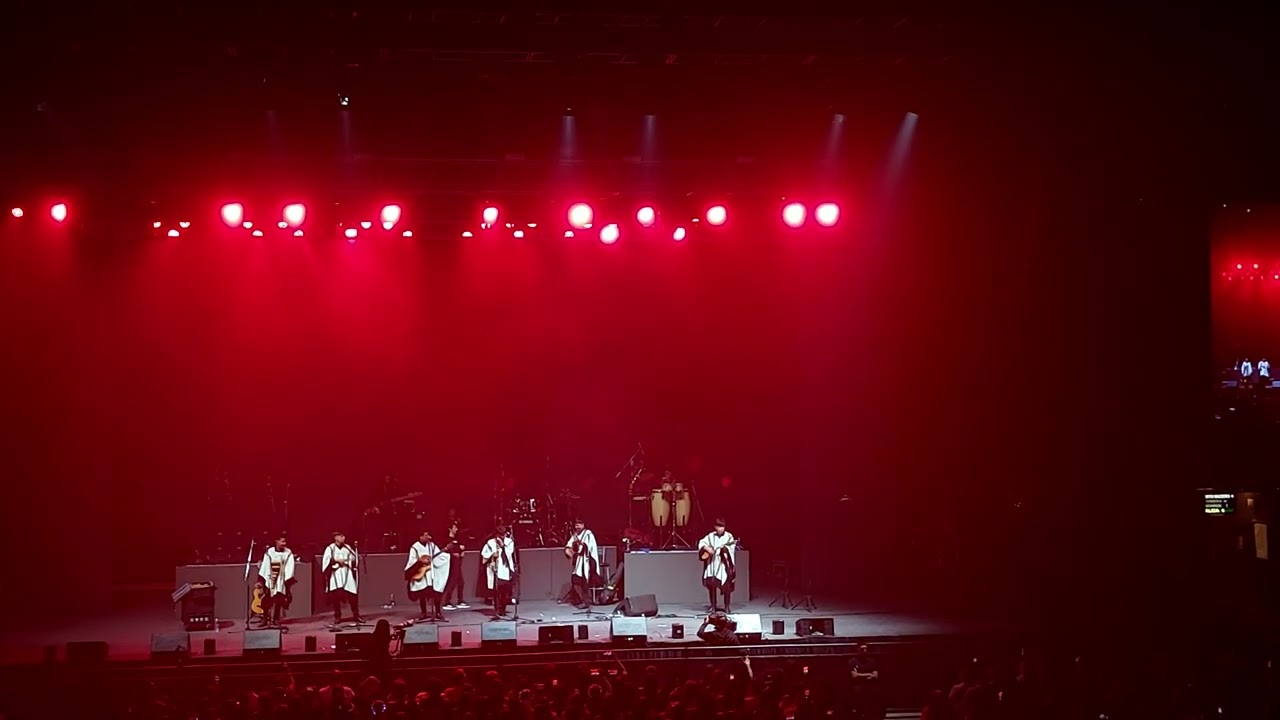 Kunan-Runa en el Luna Park junto a Los Kjarkas. Feliz de haber presenciado esto junto a mis papás.❤️