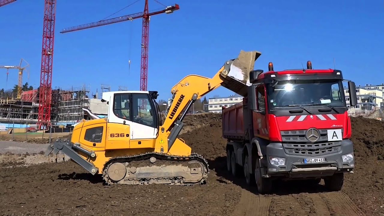 Liebherr - LR 636 crawler loader earthmoving and landscaping