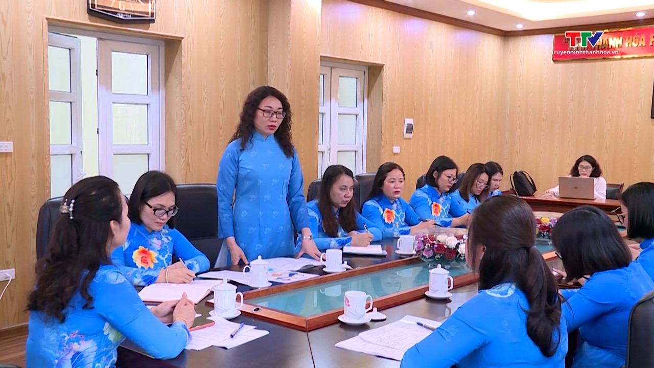 Phụ nữ gửi trọn niềm tin qua lá phiếu