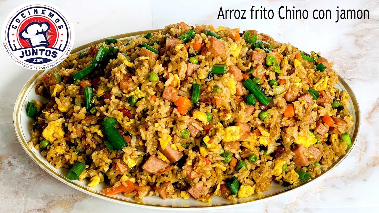 Arroz frito Chino con jamón y cerdo. Comida China
