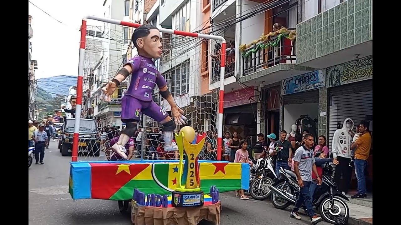 DESFILE DE AÑOS VIEJOS 2025.
