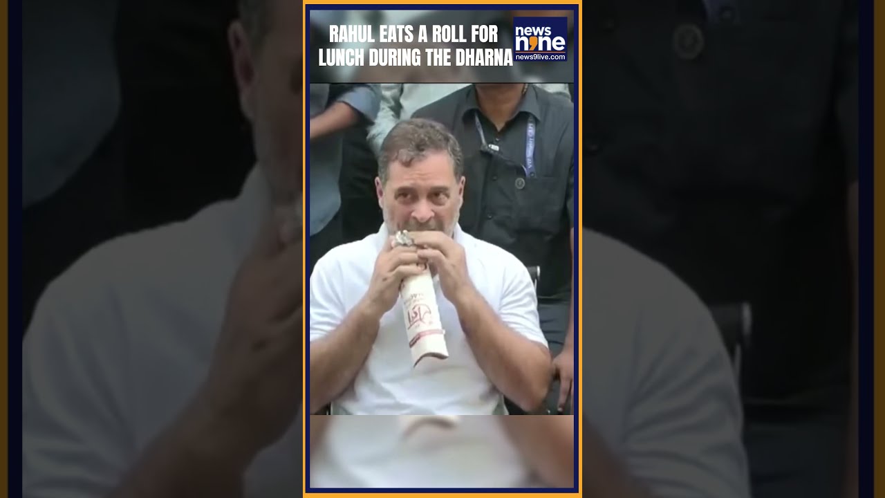 Rahul Eats a Roll for Lunch During The Dharna | Pellet Gun Protest