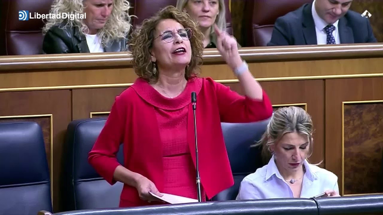 Bendodo saca los colores a Montero por Zapatero y esta le responde con un 