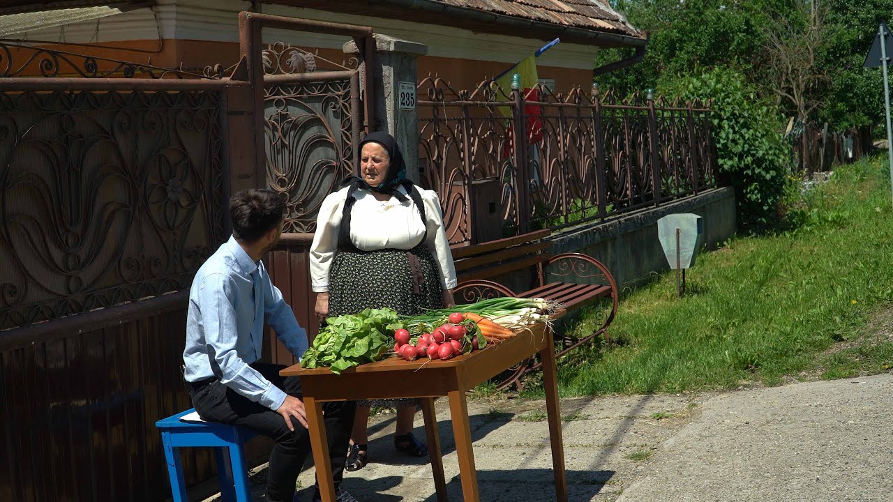Bunica &icirc;și deschide magazin - MIRCEA BRAVO