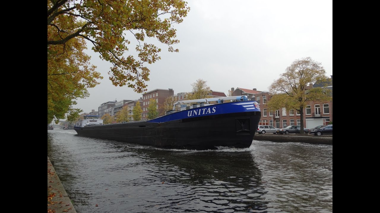 Binnenvaart, Cruiseschepen en Zeeschepen Amsterdam /  Beroepsvaart