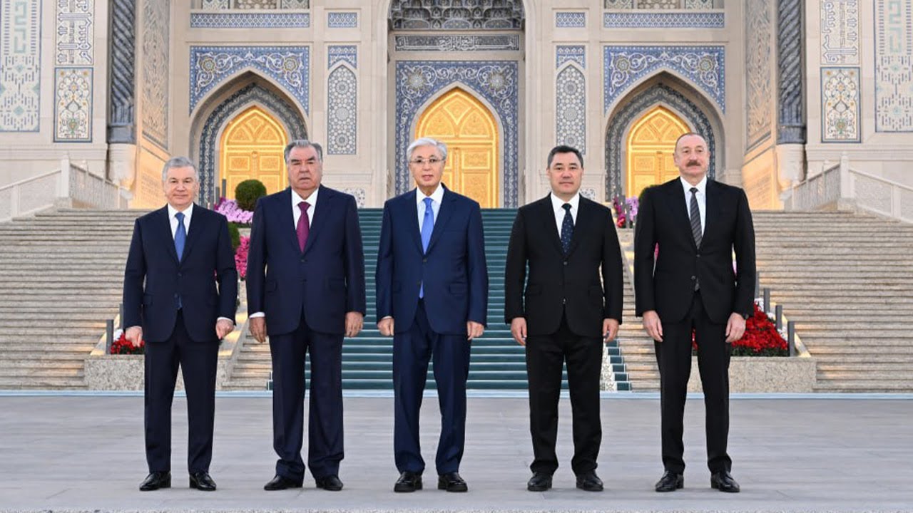 Тошкентда тарихий кун: Мирзиёев минтақa президентларини йиғди