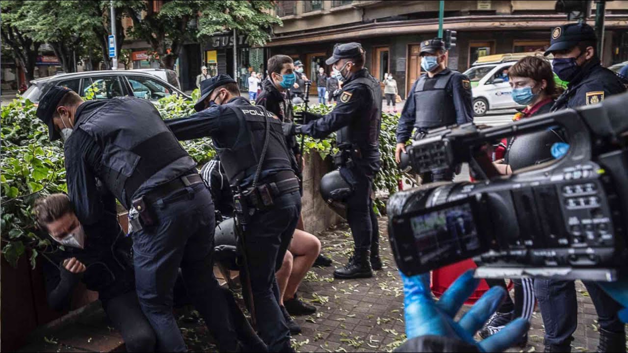 Identificaciones y cacheos para proteger un acto fascista en Iruñea
