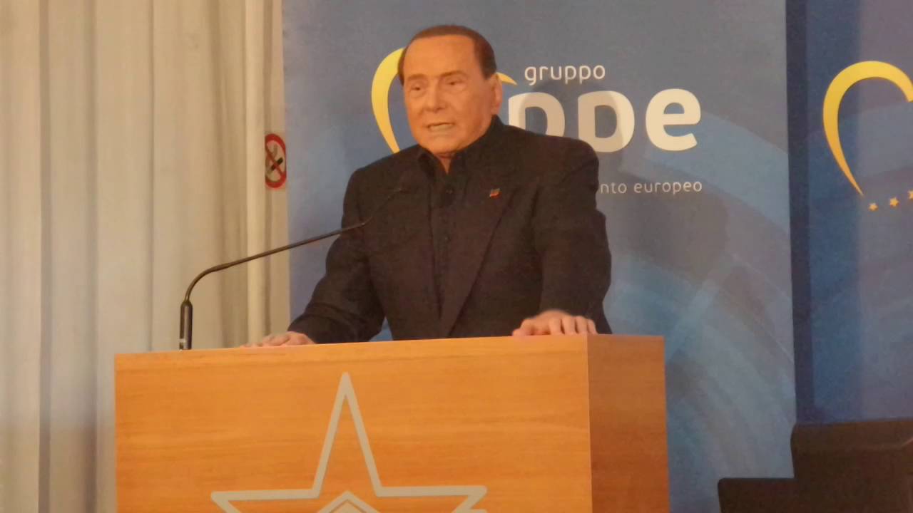Berlusconi attacca i grillini: “I Cinquestelle sono dei fancazzisti”