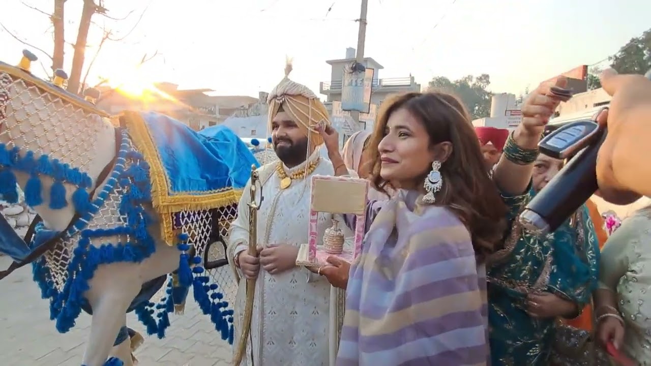 ਆਵਾਜ਼ ਖਰਾਬ ਹੋਣ ਦੇ ਬਾਵਜੂਦ ਵੀ ਪ੍ਰੋਗਰਾਮ ਲਾਣਾ ਪੈਂਦਾ ਕਈ ਵਾਰ ਬਈ ਸਾਨੂੰ#trending #wedding #shorts #punjabi