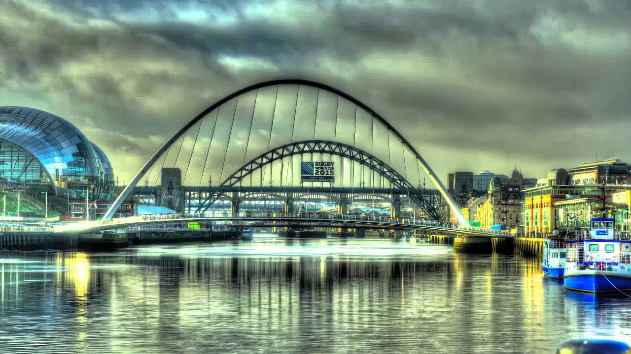 Gateshead Millennium Bridge: Newcastle Upon Tyne