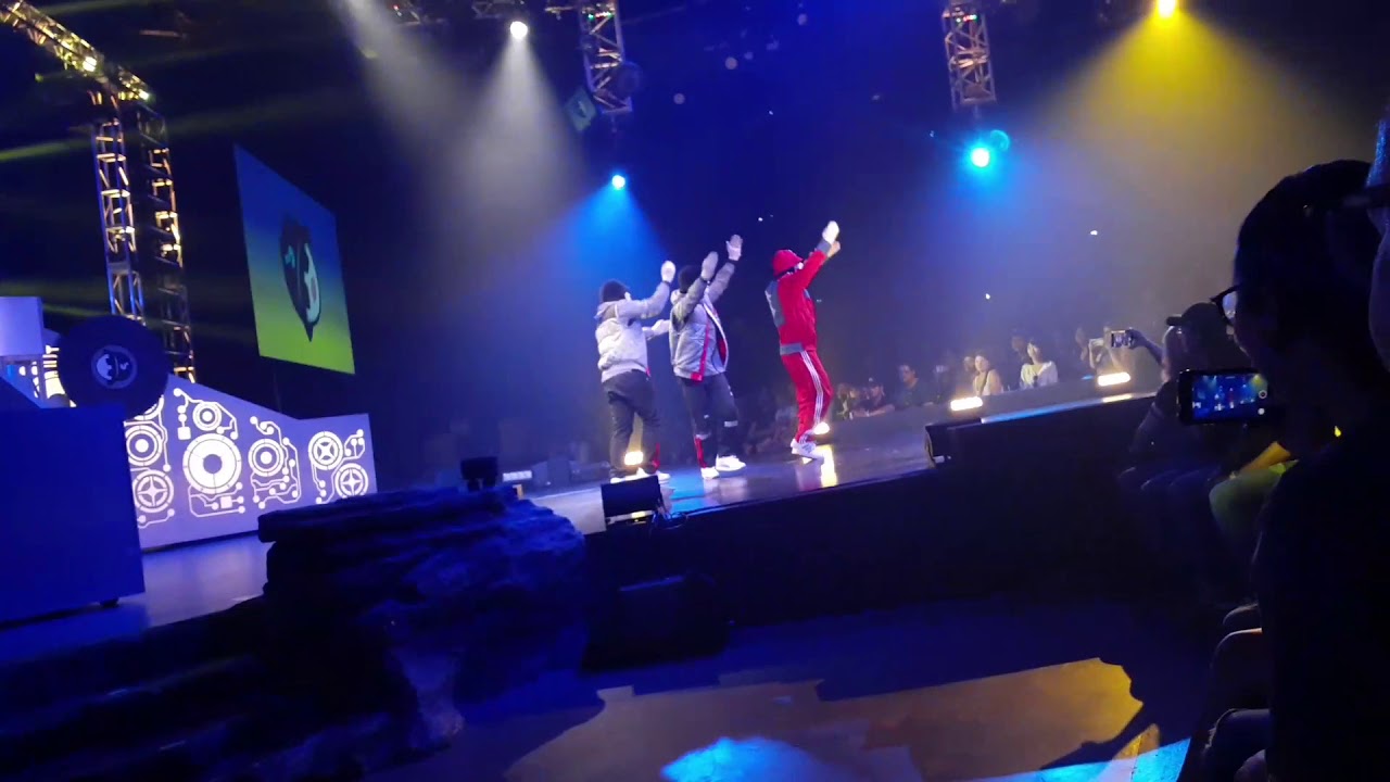 Halloween horror nights 2019 jabberwockzee show