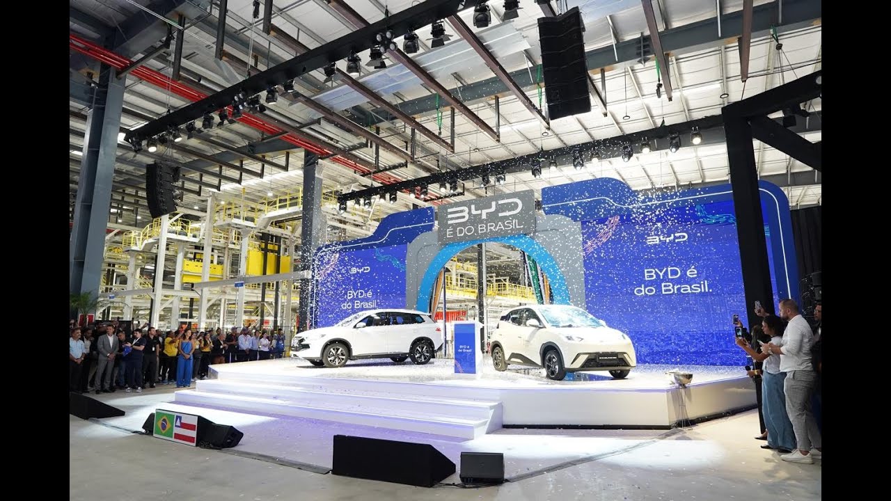 Imprensa e autoridades visitam fábrica da BYD em Camaçari