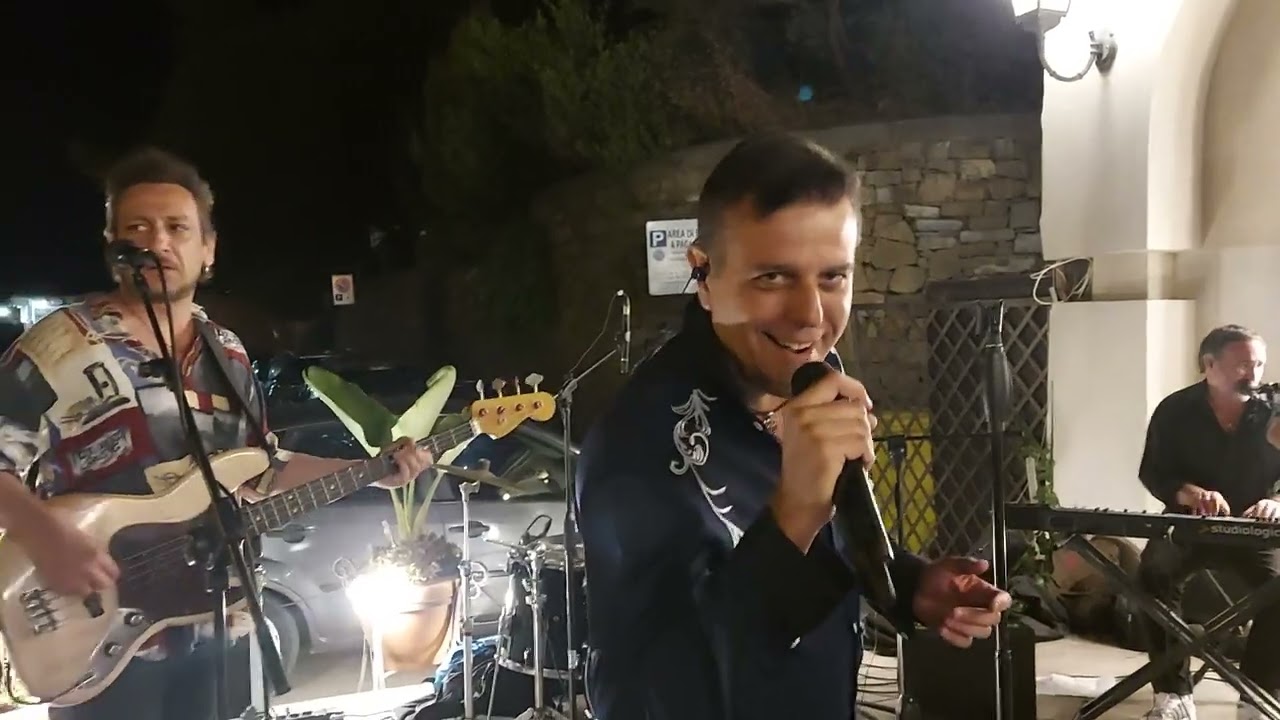 Elvis Presley - Suspicious Minds cover  by Elvis & Friends live at Rock Bar 09-08-K23