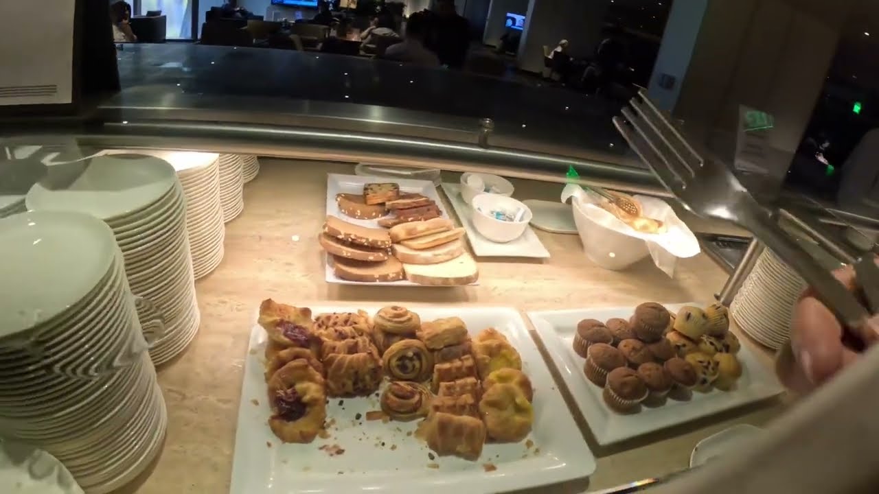 6/16/2025: Los Angeles International Airport (LAX) Tom Bradley Terminal - oneWorld Alliance Lounge