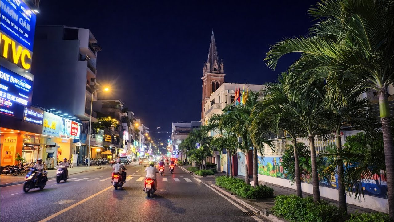 TrueWalks: Saigon by Night 🌙 | Grab Bike Ride from Tan Son Nhat Airport to District 7