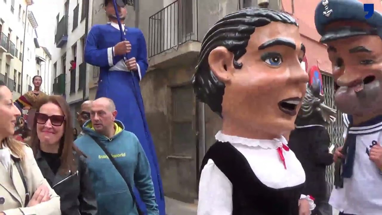 DÍA DE LA COMARCA.  SALIDA DE GIGANTES Y CABEZUDOS.