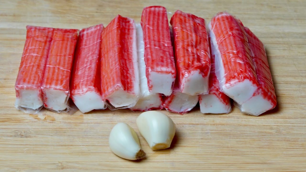 Этот САЛАТ СРАЗУ стал нашим любимчиком! Новый салат из простых продуктов!+рецепт ароматных сухариков